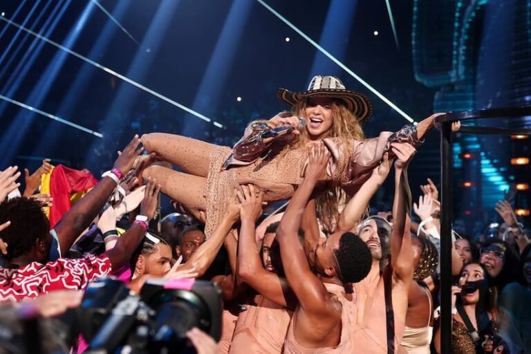 Shakira Brilla en los 2023 VMAs: Video Vanguard y un Espectáculo de Hips, Tango y Éxitos